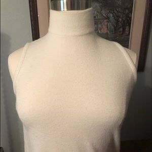 White turtle neck sweater